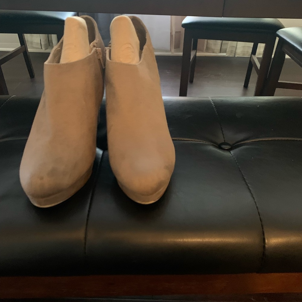 Women’s shoes size 11